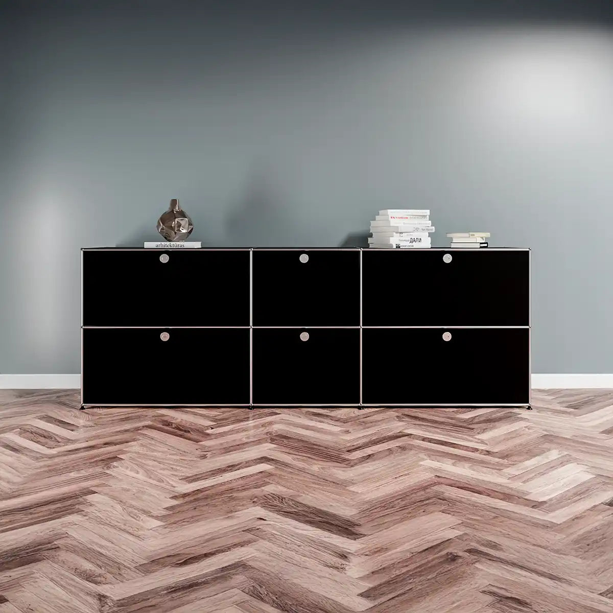 USM Haller Sideboard in Schwarz mit 6 Klapptüren, stilvoll und elegant
