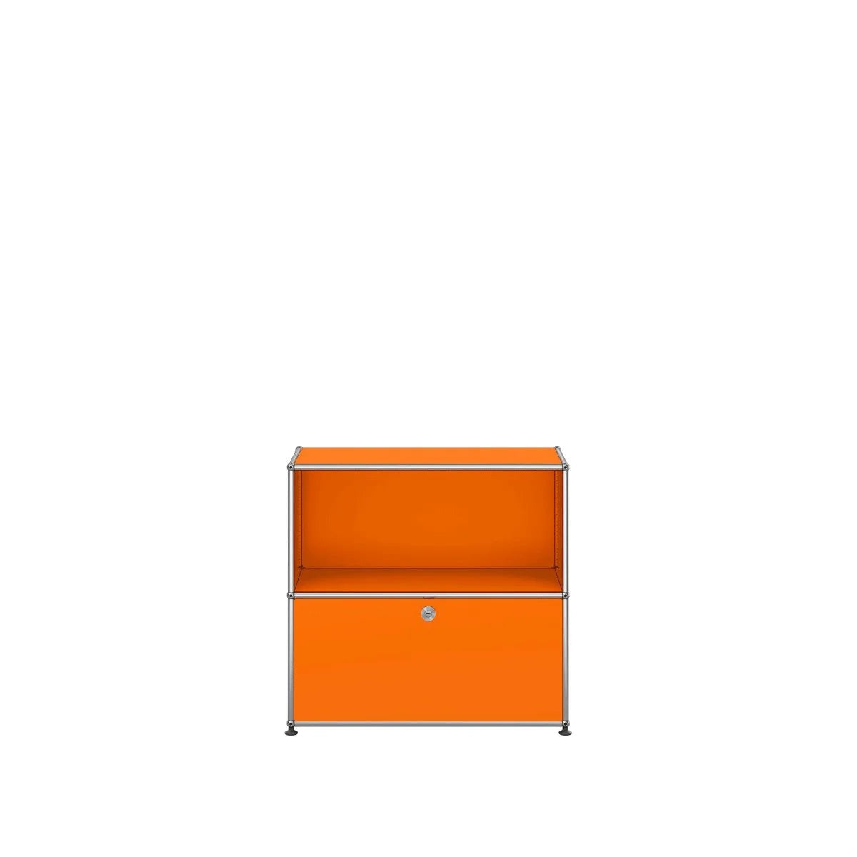 USM Haller Sideboard in Reinorange, offene Ablage und Klapptüre für schnellen Zugriff
