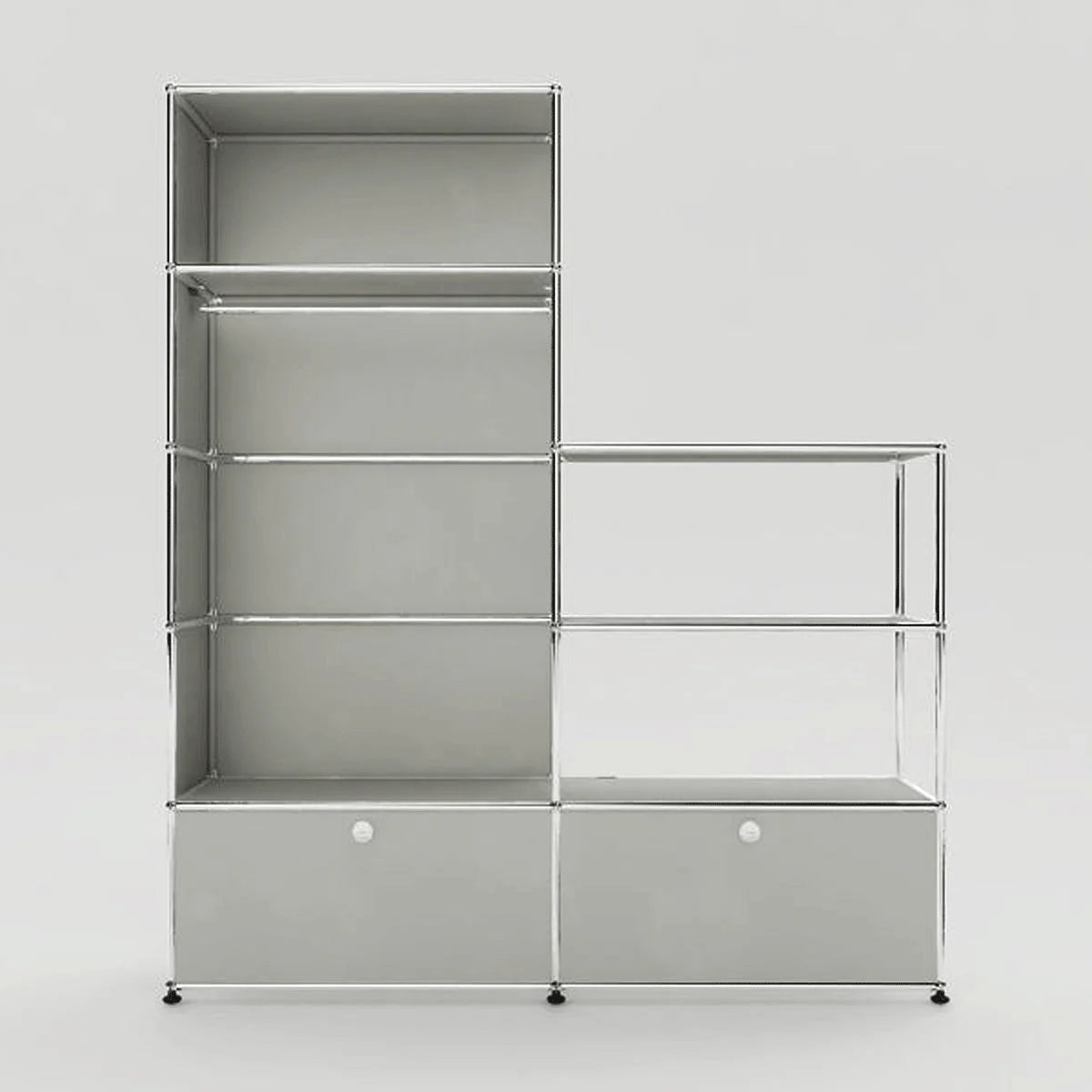 USM Haller Garderobe II in lichtgrau mit Kleiderstange und zwei Klapptüren für Stauraum