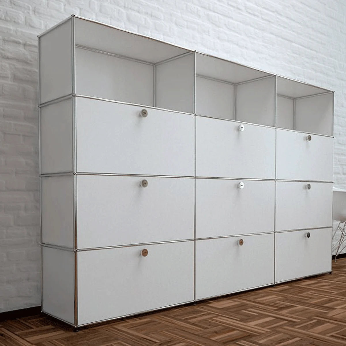Seitenansicht des USM Haller Highboards in Weiß bei USM Markt