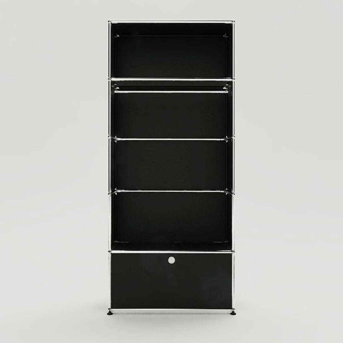 USM Haller Garderobe I in schwarz – funktionales Design mit Klapptür und Aufbewahrungsfächern