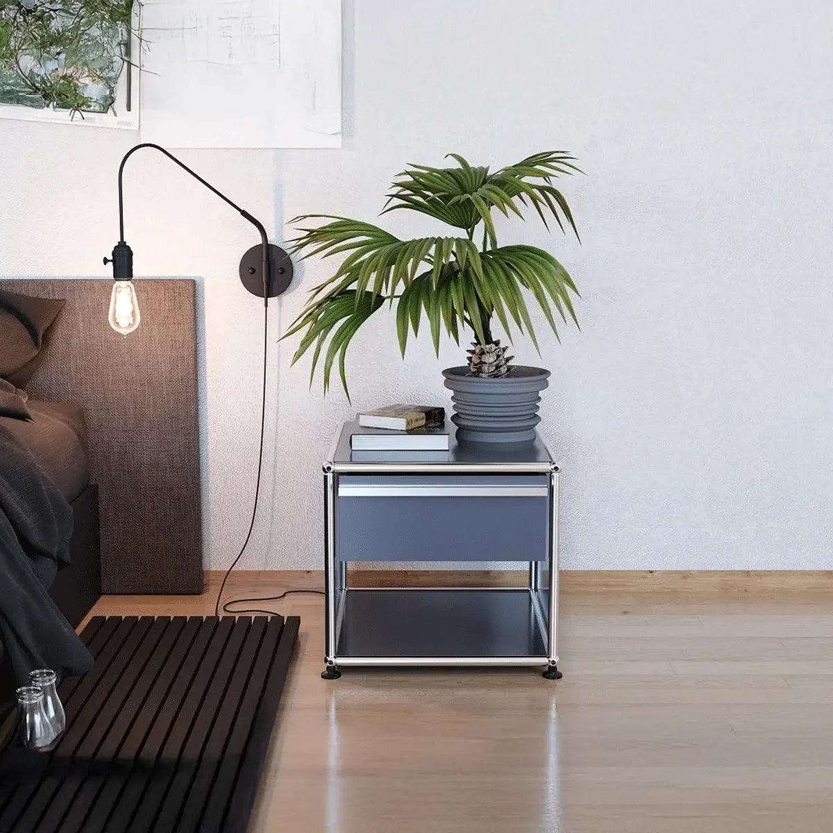 USM Haller Nachttisch in Stahlblau mit Schublade; robuster Chromrahmen für langlebige Qualität