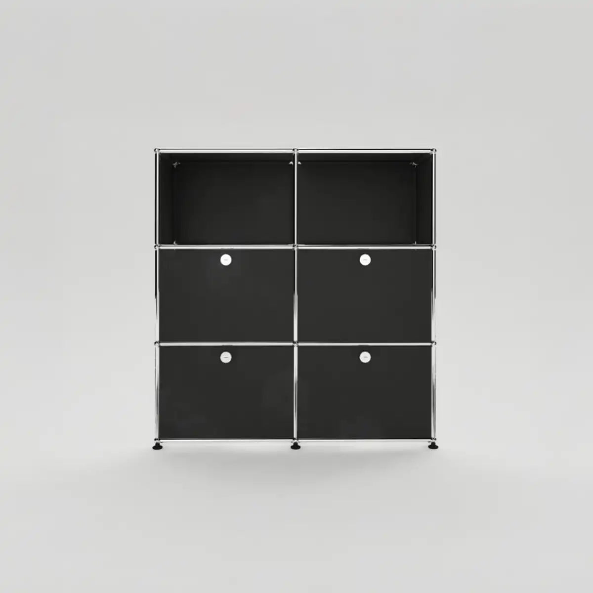 USM Haller Sideboard mit vier Klapptüren in schwarz Studioaufnahme