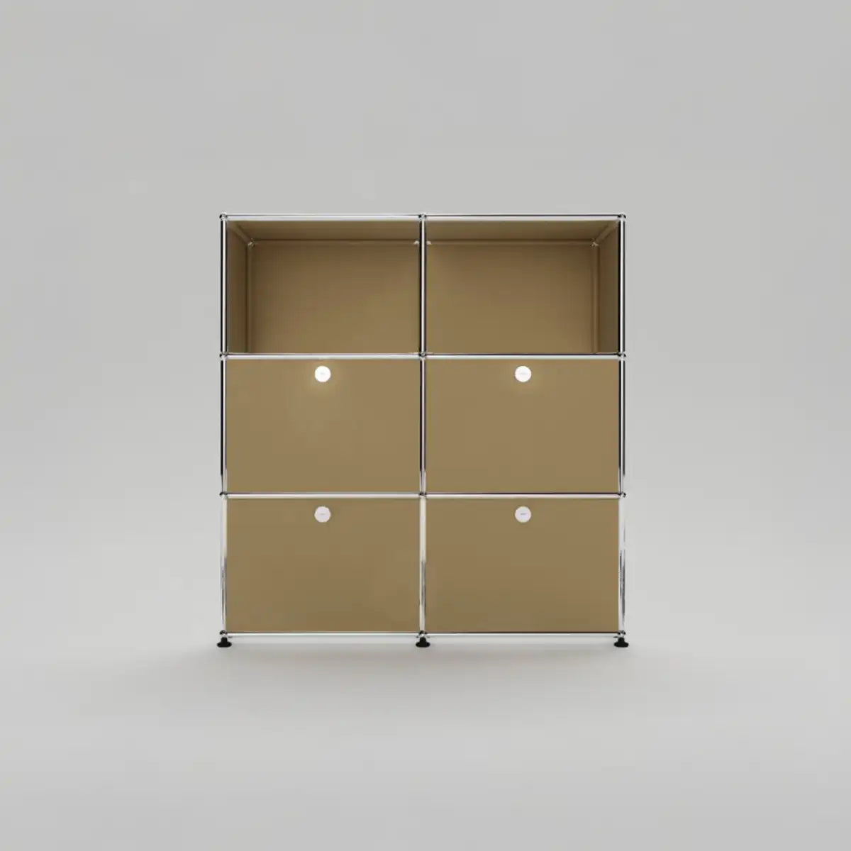 Beiges USM Haller Sideboard mit vier Klapptüren Studioaufnahme