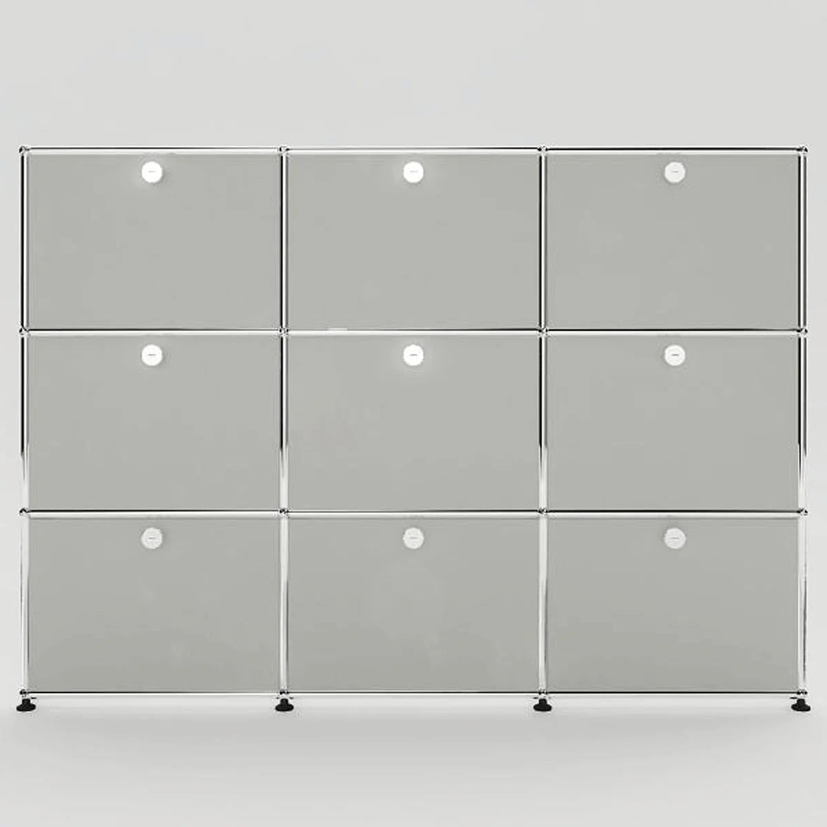 Studioaufnahme: USM Haller Highboard in Hellgrau, 3×3 mit Klapptüren, Maße 150 × 35 × 109 cm
