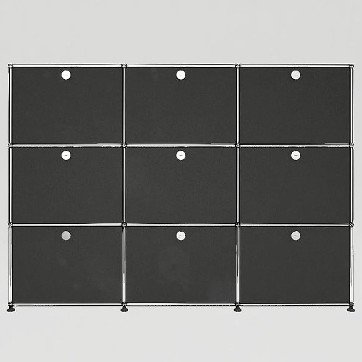 Studioaufnahme: USM Haller Highboard in Anthrazit, neun Klapptüren – langlebige, pulverbeschichtete Metalloberflächen