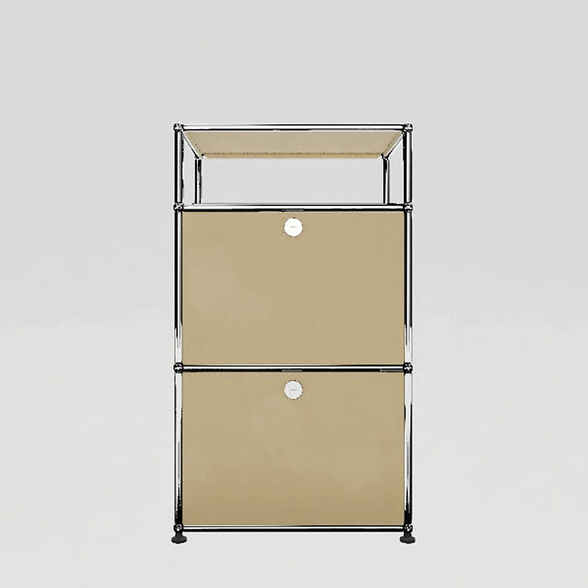 USM Haller Sideboard in Beige mit zwei Klapptüren, warme Eleganz für Empfangsbereiche