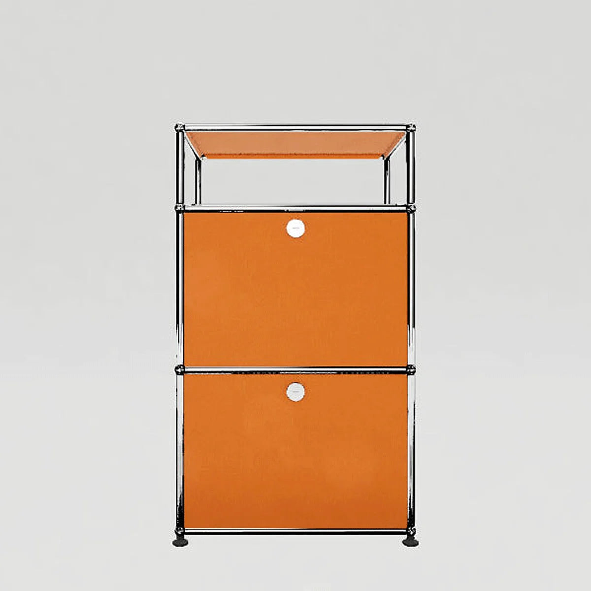 USM Haller Sideboard in Reinorange mit zwei Klapptüren, lebendige Lösung für sichtfreie Aufbewahrung