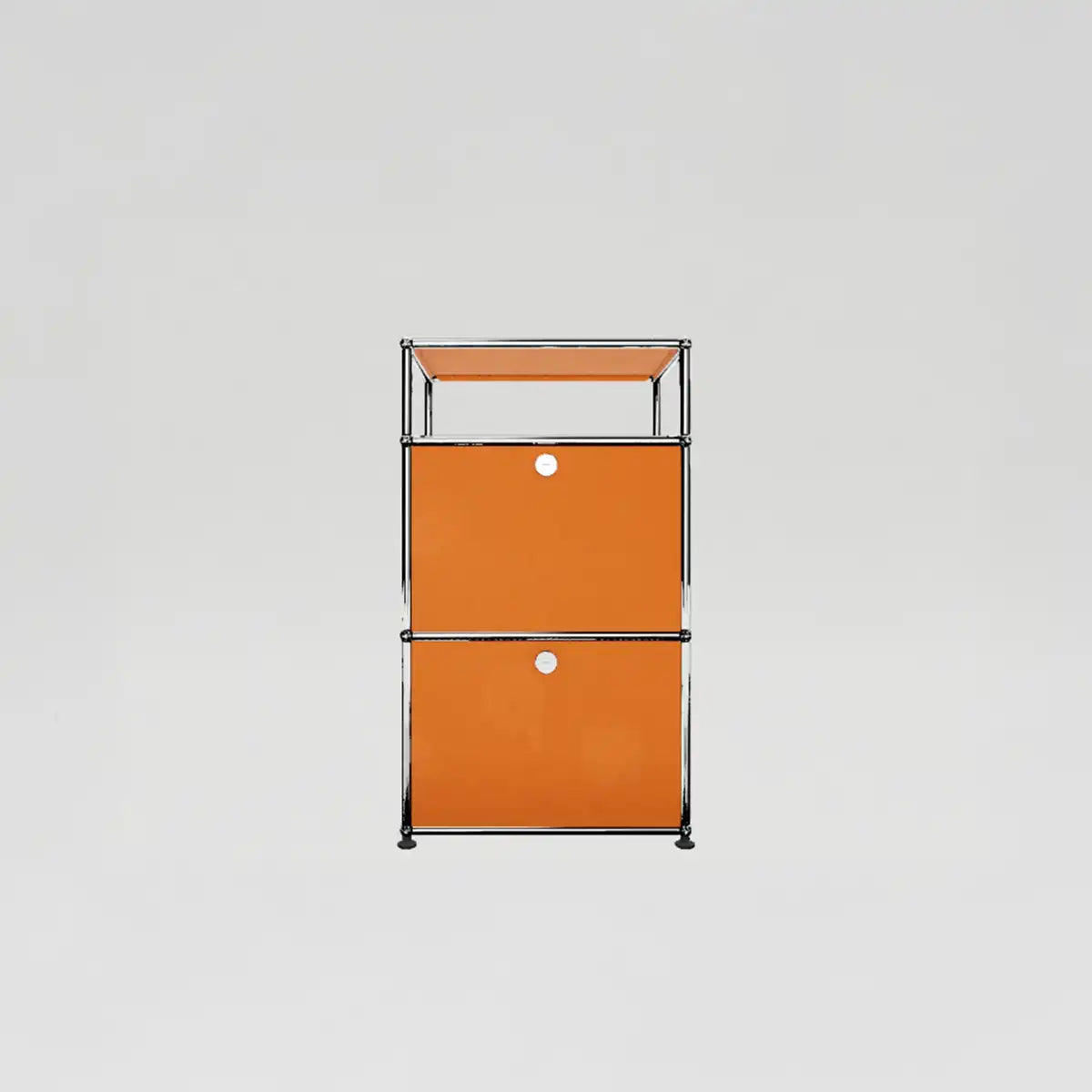 USM Haller Sideboard in Reinorange mit zwei Klapptüren, lebendige Lösung für sichtfreie Aufbewahrung