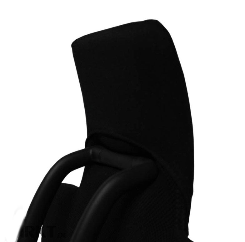 Nahaufnahme von Vitra Headline Bürodrehstuhl in schwarz vor weißem Hintergrund. Studioaufnahme