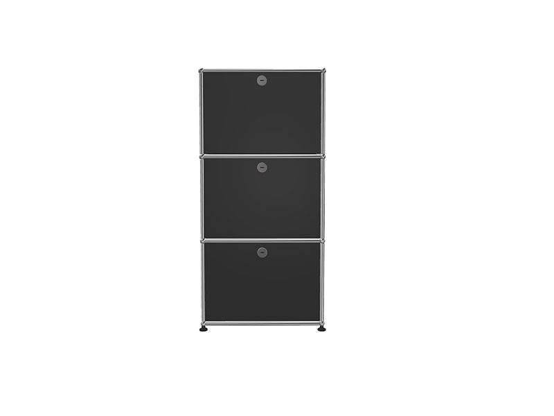 USM Haller Sideboard in schwarz Studioaufnahme mit 3 Klapptüren