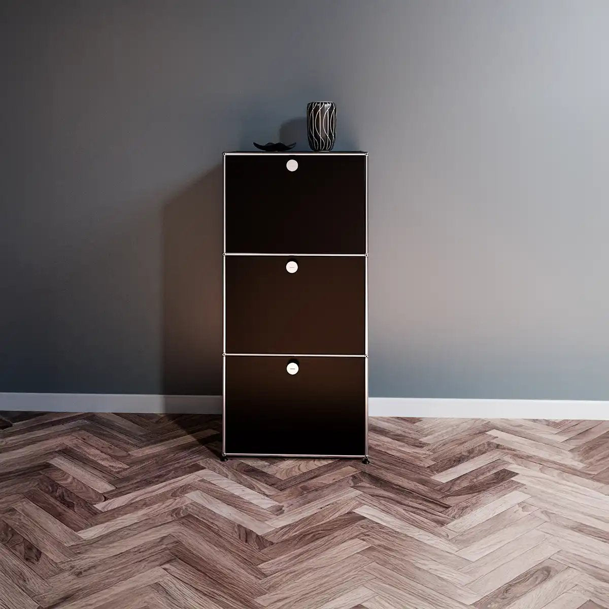 USM Haller Sideboard in schwarz mit 3 Klapptüren im Wohnzimmer