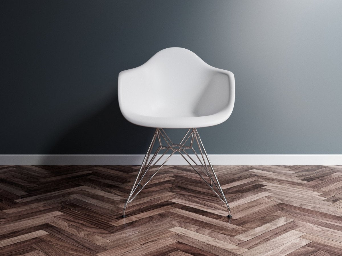 Vitra Eames Plastic Chair DAR auf schönem Parkettboden