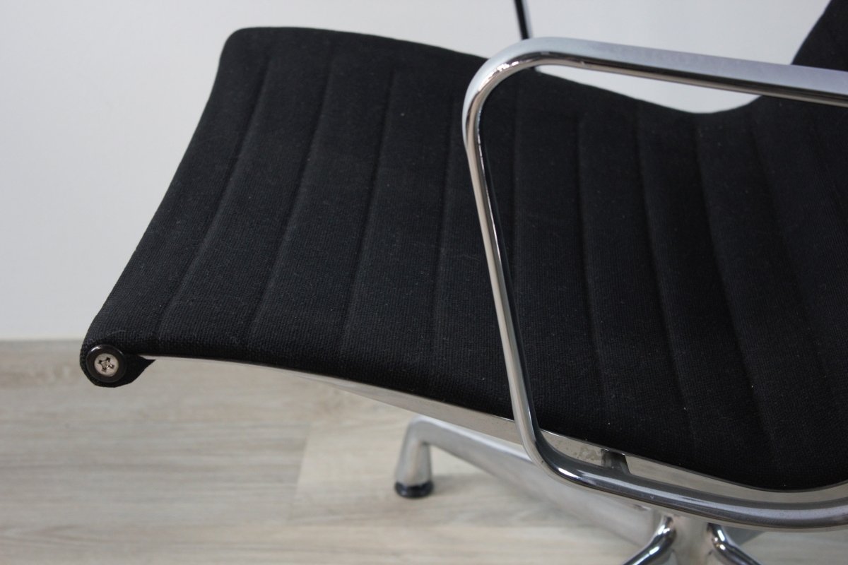 Vitra Alu-Chair EA 115 detailaufnahme