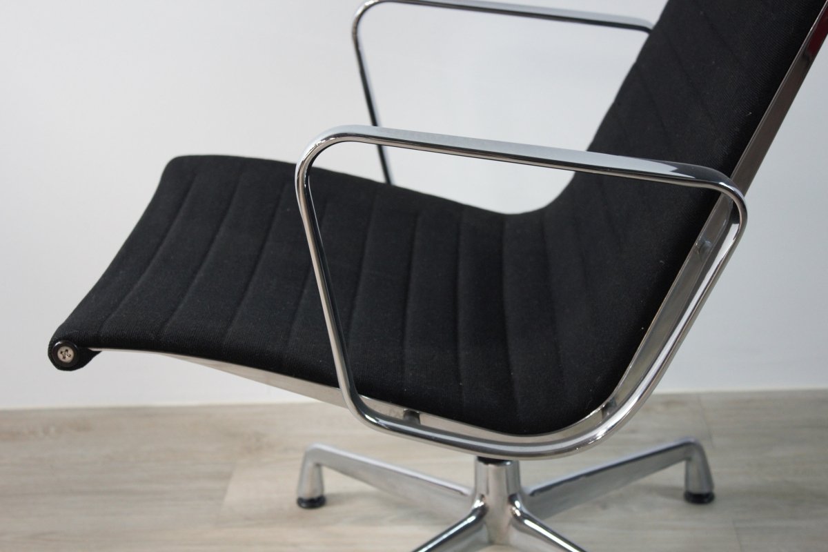 Vitra Alu-Chair EA 115 detailaufnahme im büro