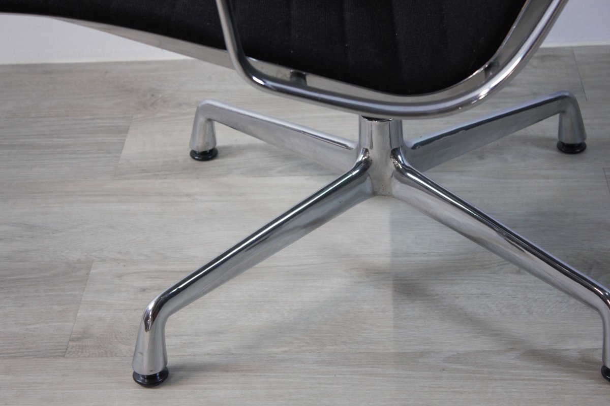 Vitra Alu-Chair EA 115 detailaufnahme von Standfüßen