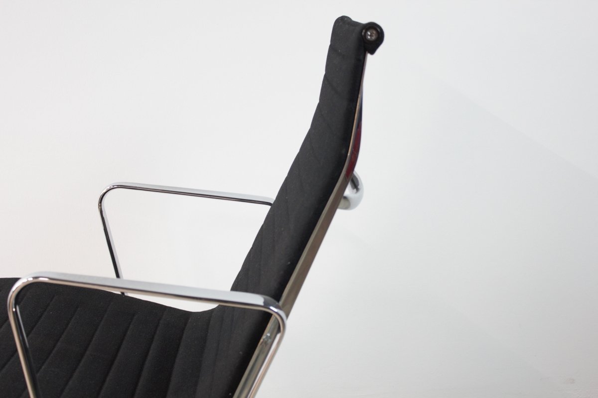 Vitra Alu-Chair EA 115 detailaufnahme seitlich