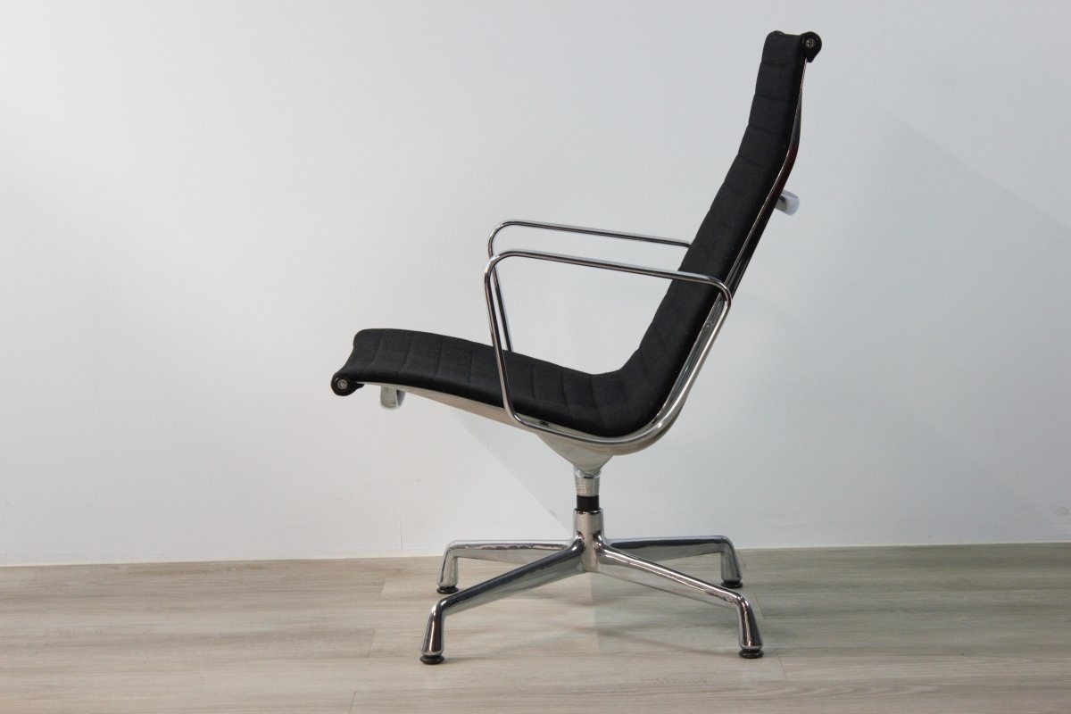 Vitra Alu-Chair EA 115 seitliche Aufnahme