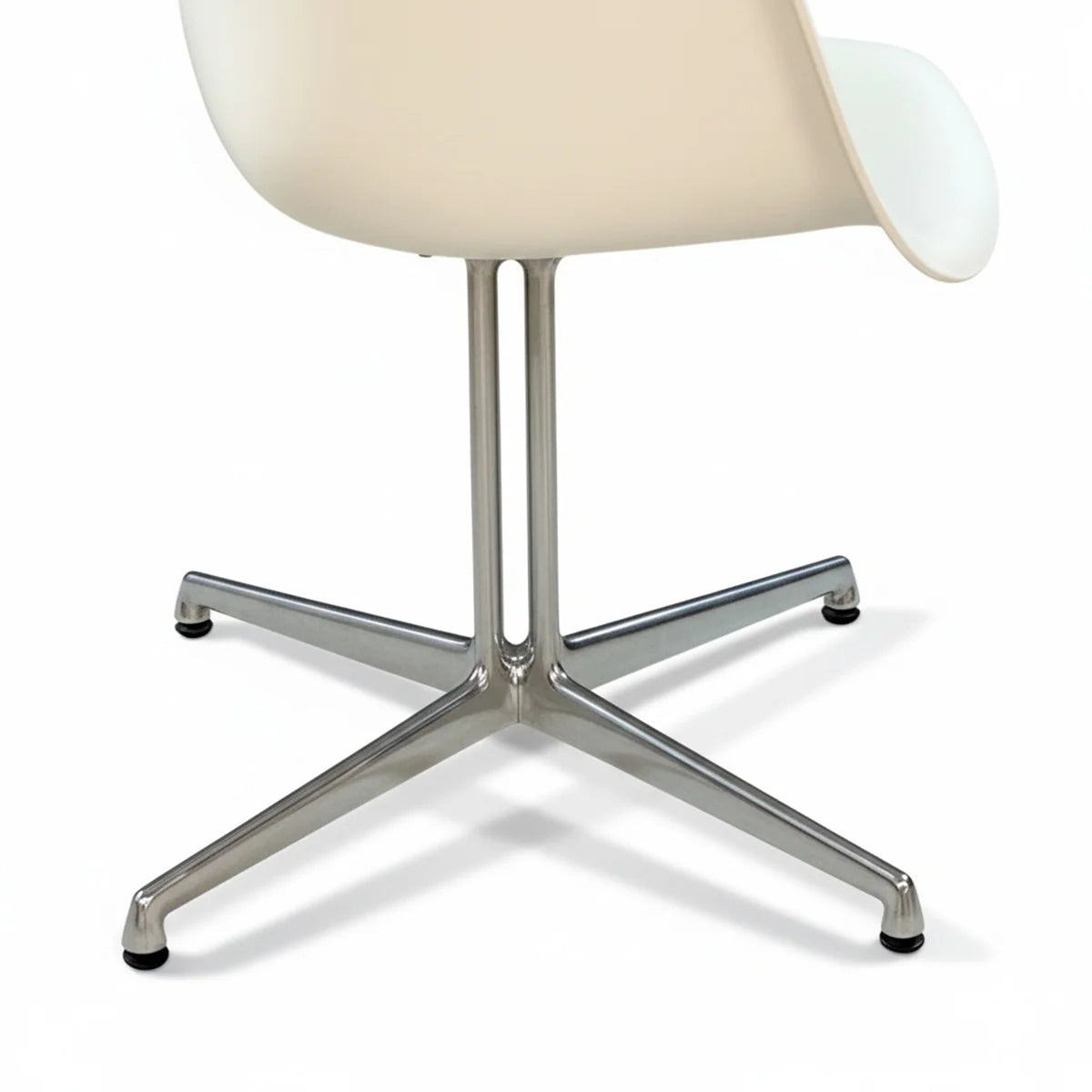 Vitra Eames Plastic Chair DAL