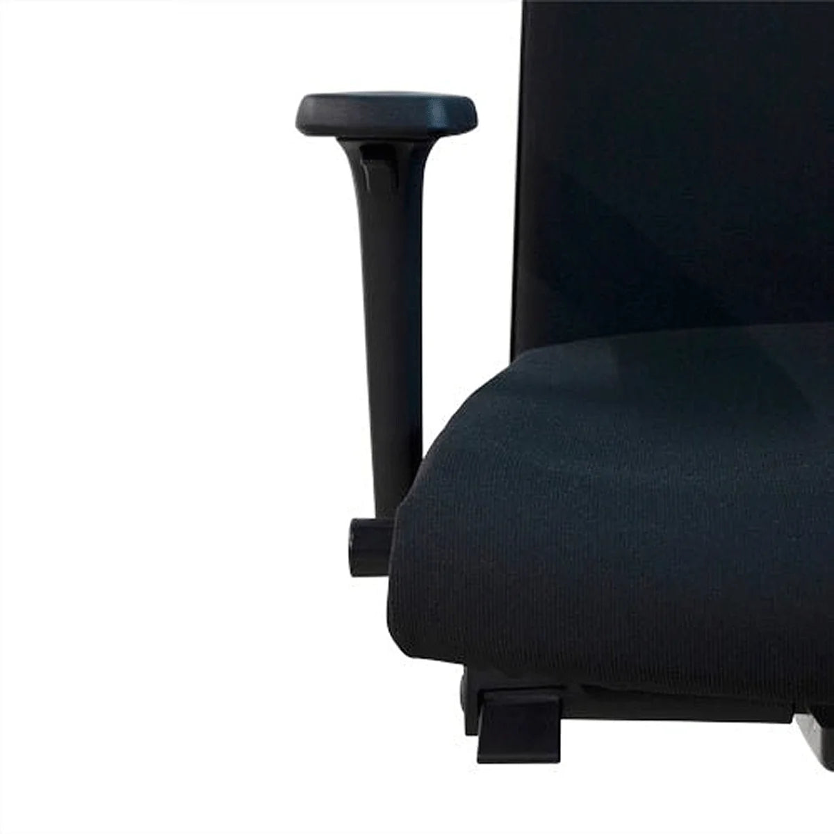 Detail des 5-Stern-Fußes mit Doppelrollen am Akaba Muga 2 Bürostuhl in Schwarz