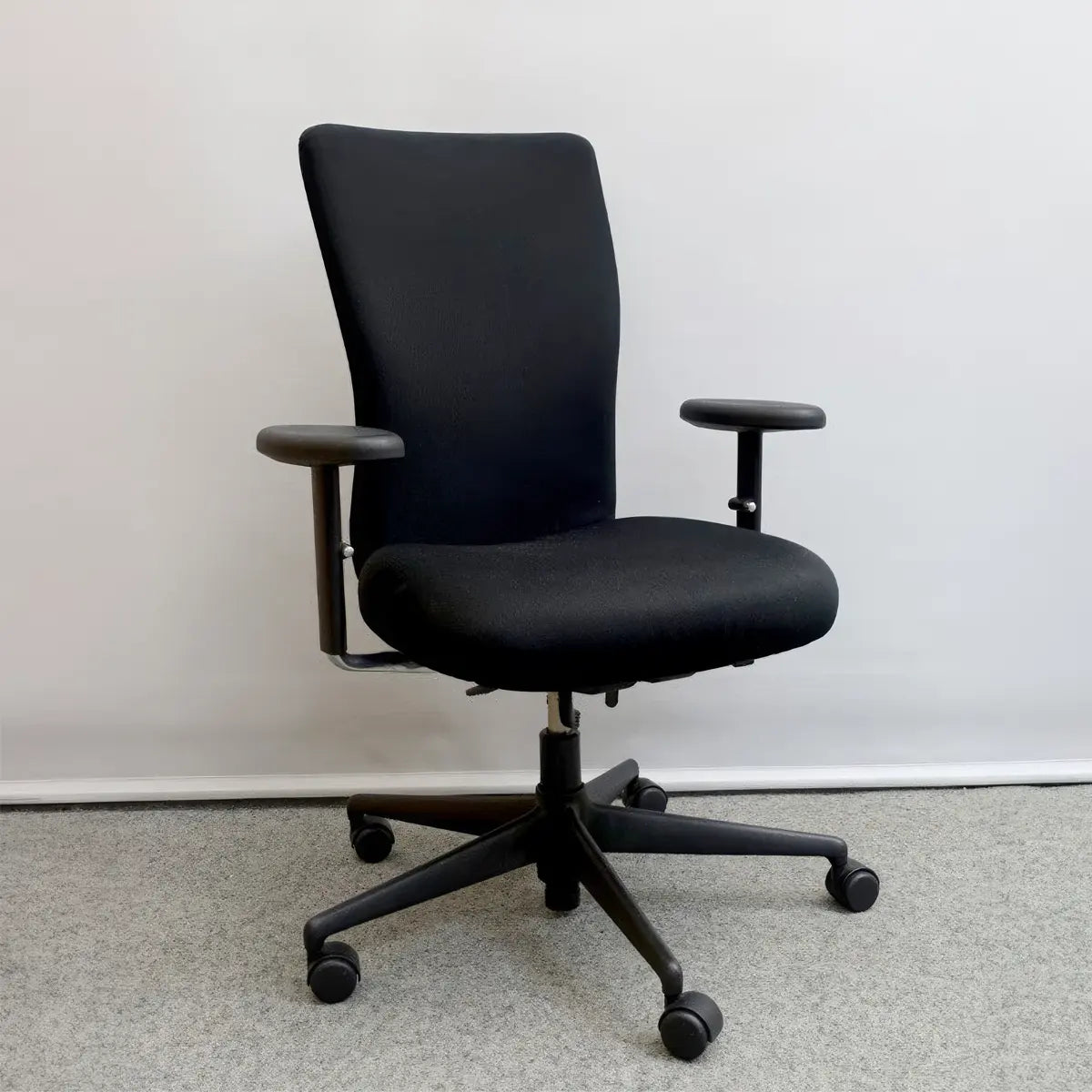Vitra T-Chair Bürodrehstuhl in schwarz