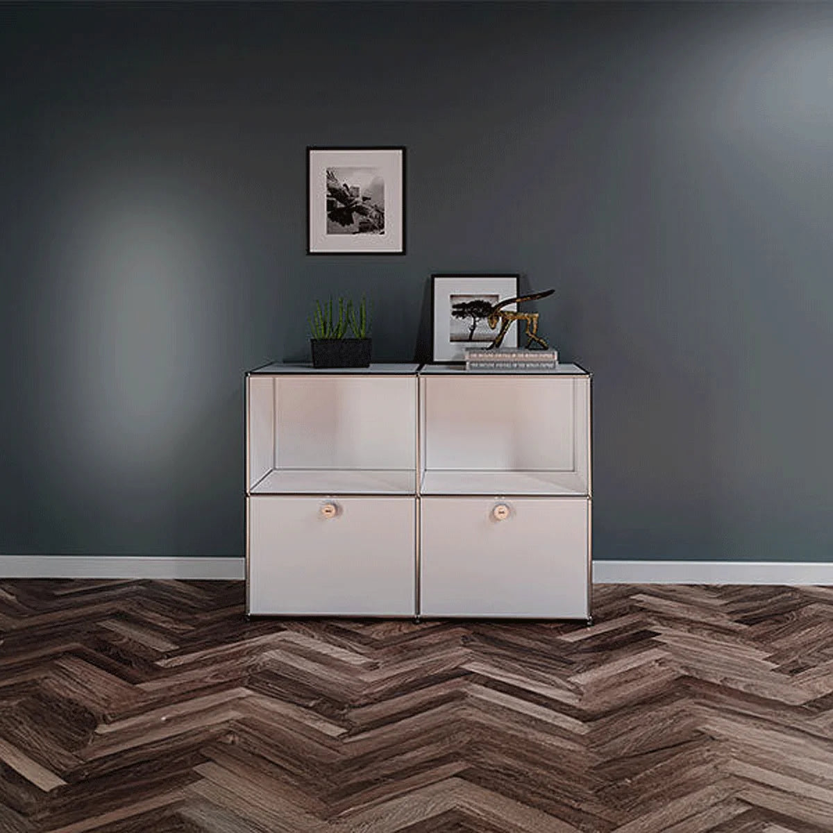 Weißes USM Haller Sideboard mit 2 Klapptüren und offenen Fächern, modernes Design