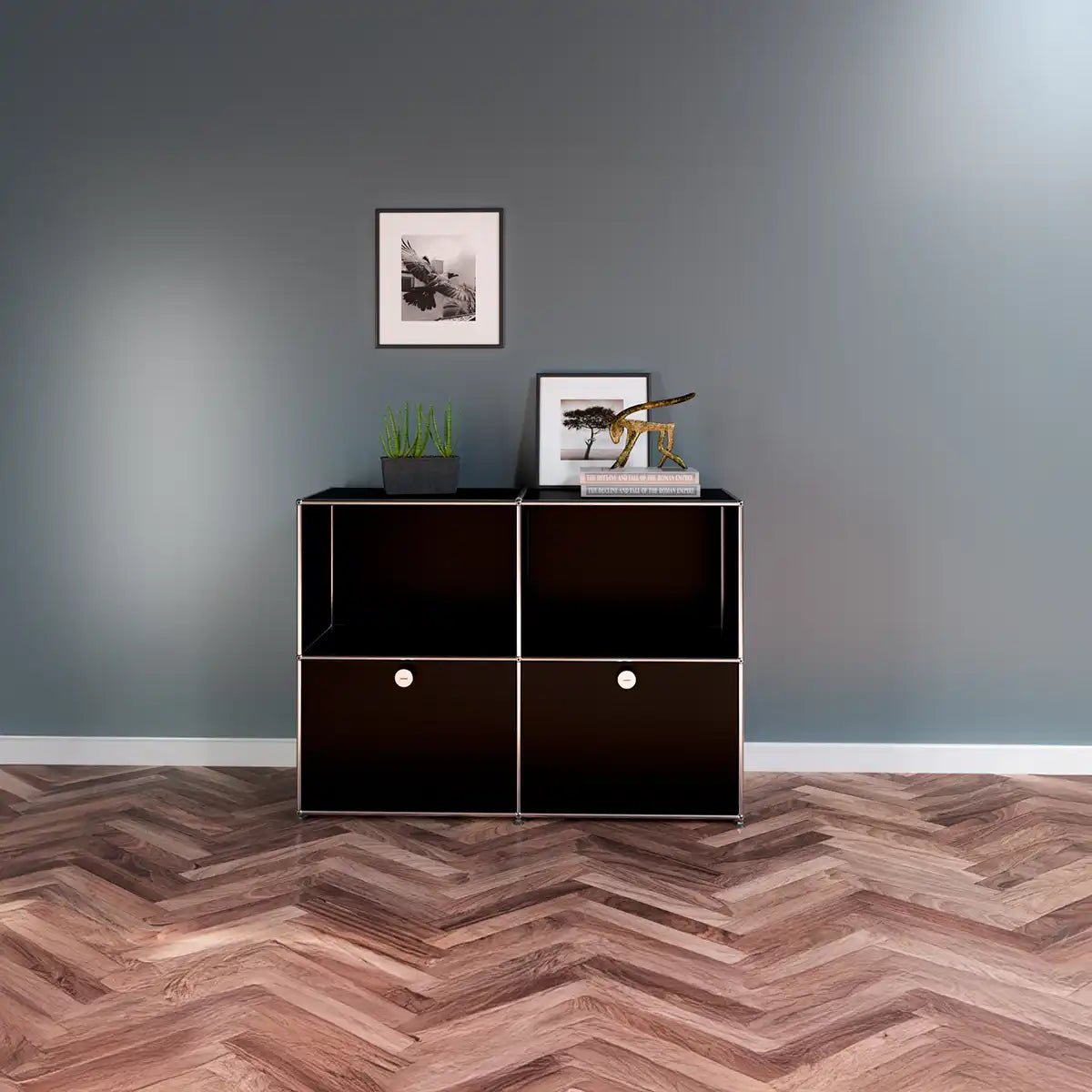 USM Haller Sideboard in Schwarz mit 2 Klapptüren und offenen Ablagen