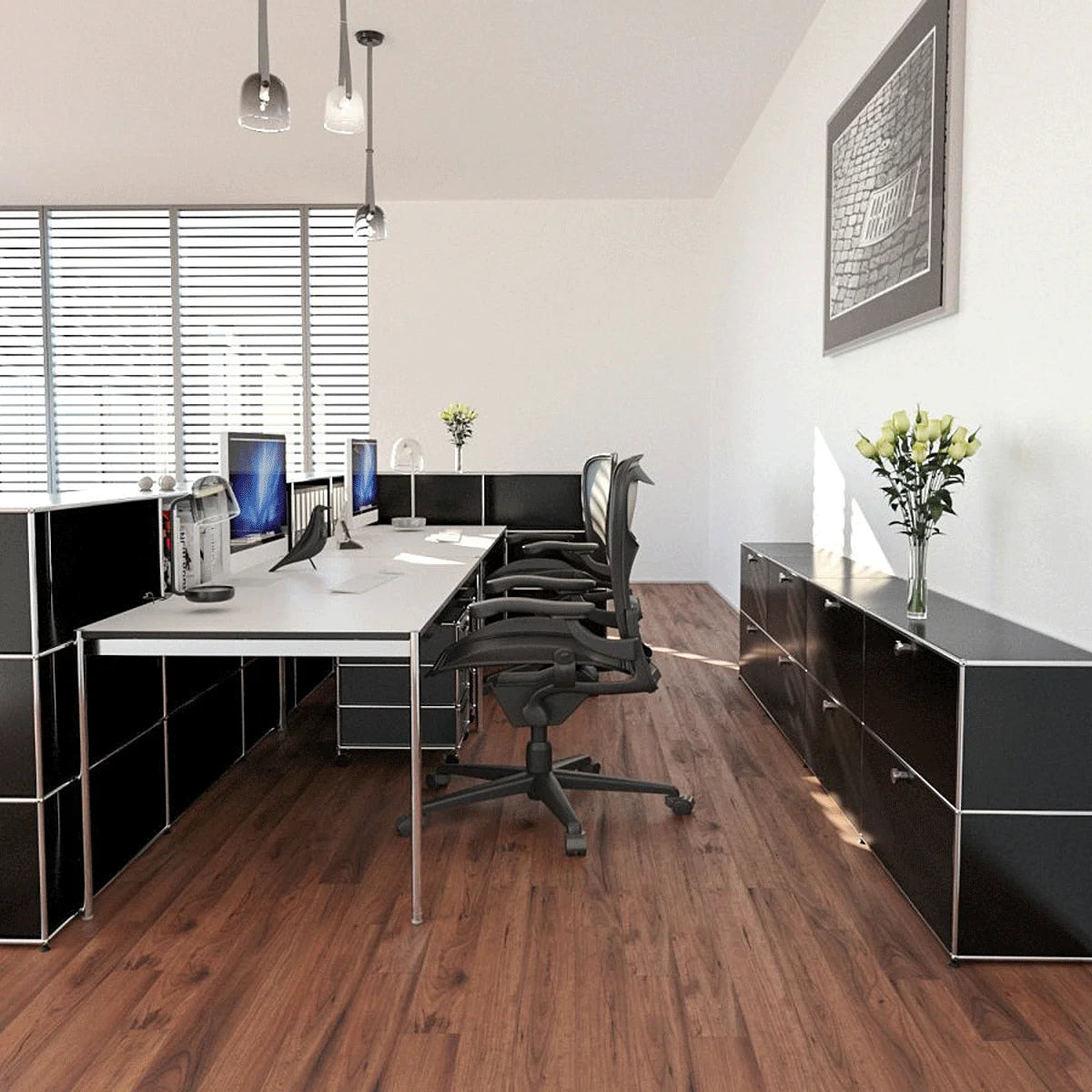 Seitliche Ansicht der USM Haller Empfangstheke mit Arbeitsstühlen und Stauraum