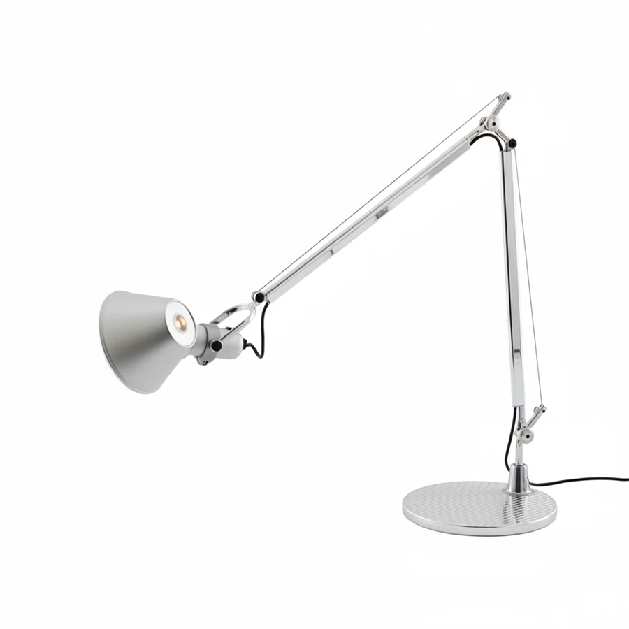 Artemide Tolomeo Tavolo Tischlampe auf weißem Hintergrund