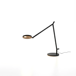Studioaufnahme von Artemide Demetra. Weißer Hintergrund