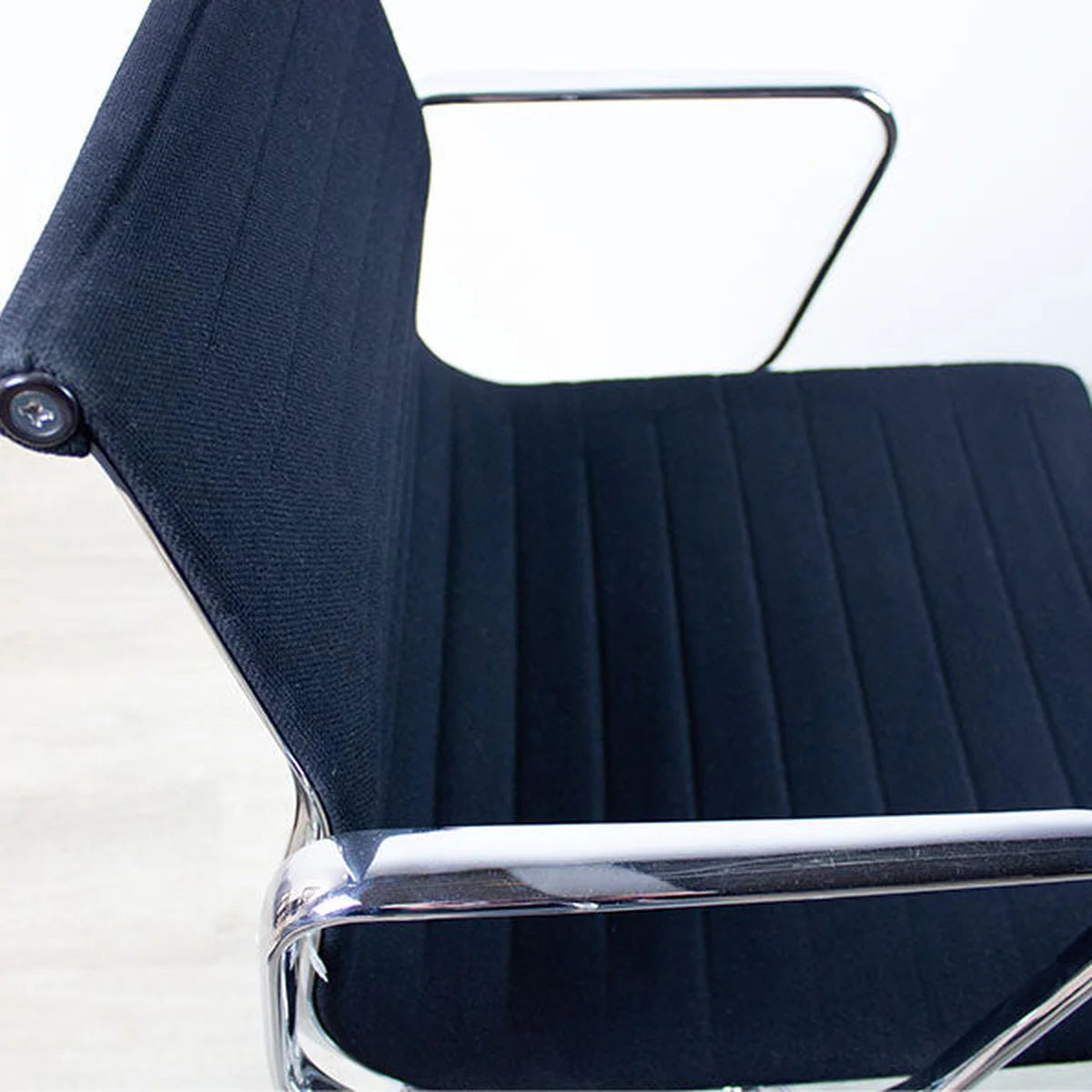 Vitra Aluchair EA 108 Detailaufnahme