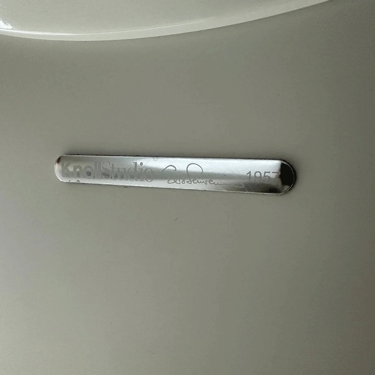 Nahaufnahme von Eero Saarinen Tisch, Tulip Table