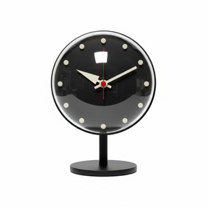 Vitra Night Clock Tischuhr von George Nelson in Schwarz, Frontansicht mit runden Stundenmarkierungen und rotem Sekundenzeiger
