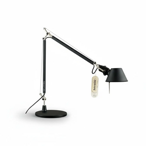 Artemide Tolomeo Tavolo, schwarz Freistellerbild vor weißen Hintergrund