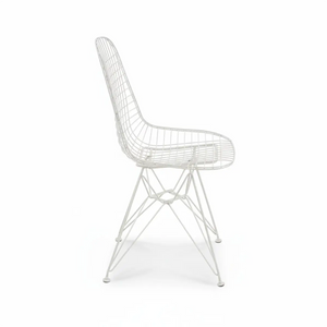 Vitra Wire Chair DKR in Weiss, Seitenansicht links mit Drahtgitter-Sitzschale und Eiffel-Untergestell
