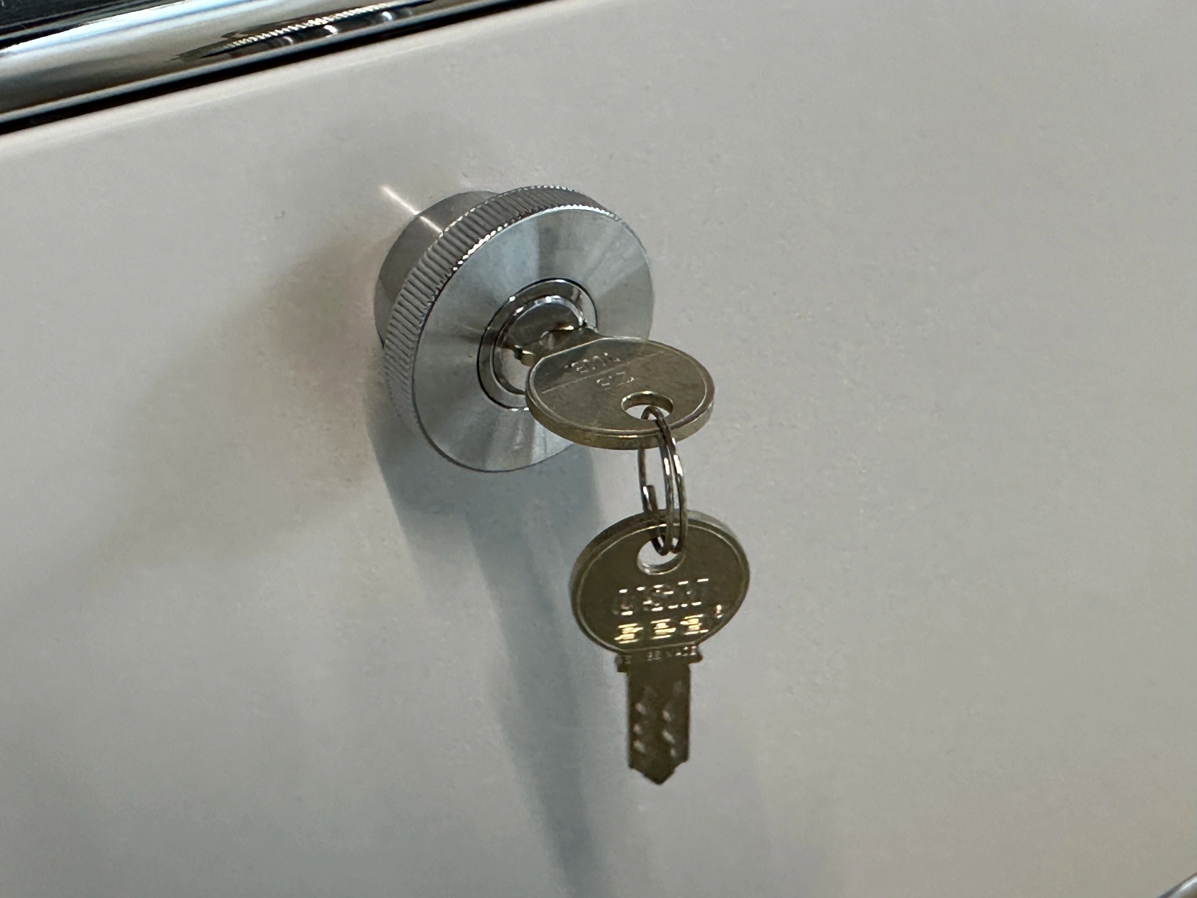 USM Haller Schlossgriff für Klapp- und Ausziehtür, mit 2 Schlüsseln