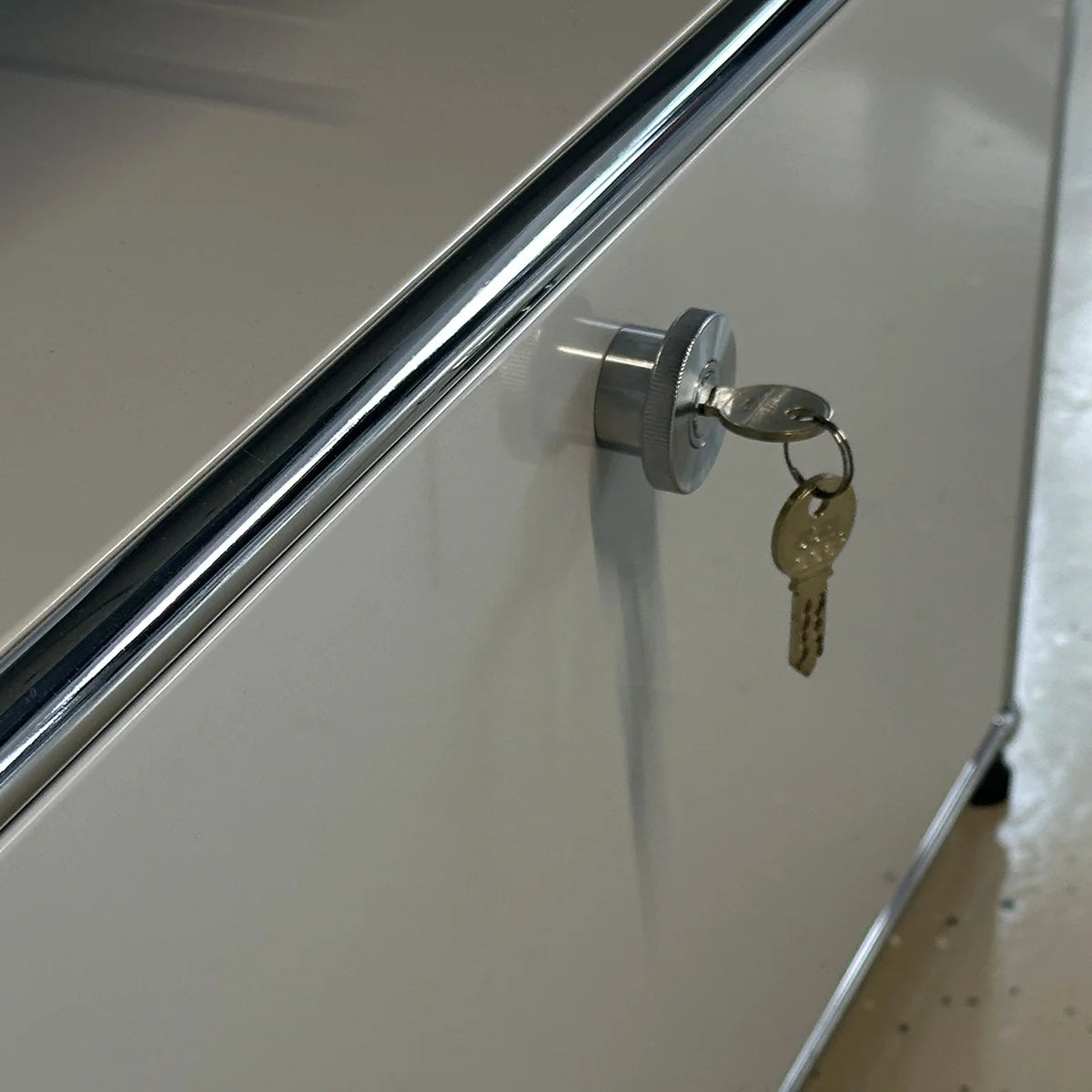 USM Haller Schlossgriff für Klapp- und Ausziehtür, mit 2 Schlüsseln