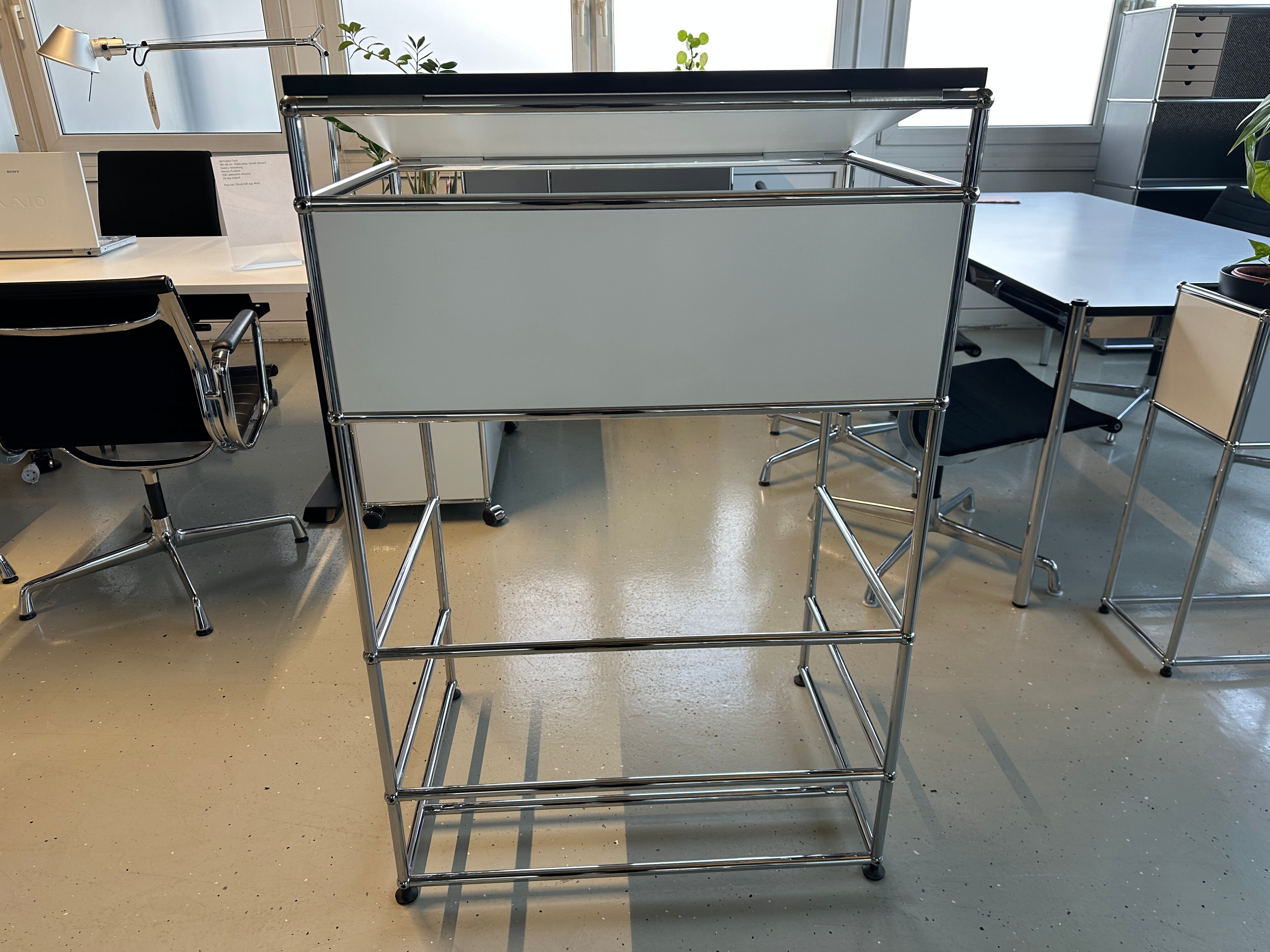 USM Haller Stehpult, sale