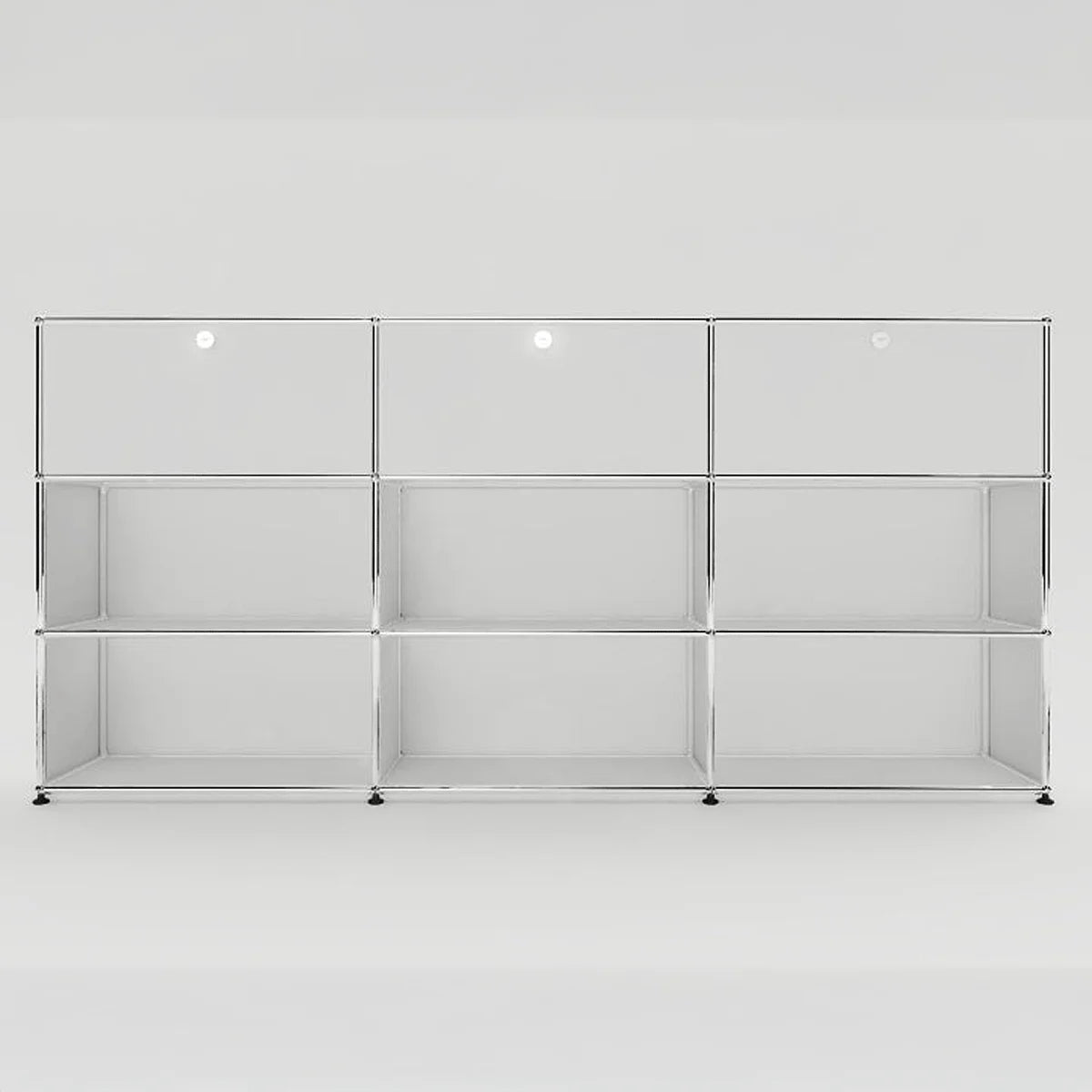 USM Haller Highboard 3×3 in Reinweiß mit Klapptüren oben und offenen Fächern, Frontansicht.
