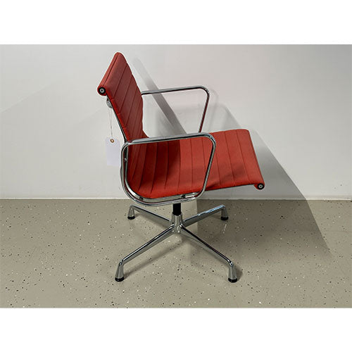 Vitra Eames Alu Chair, EA 107 velour poppy red