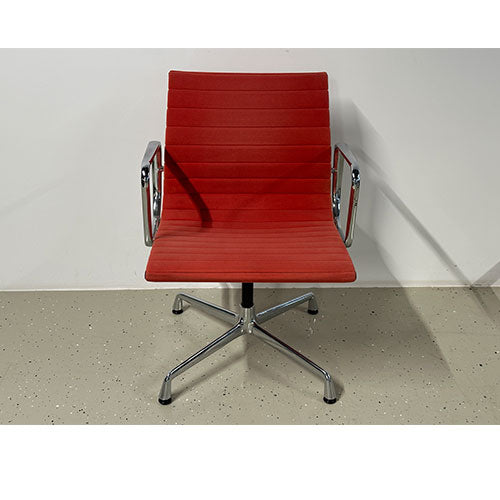 Vitra Eames Alu Chair, EA 107 velour poppy red