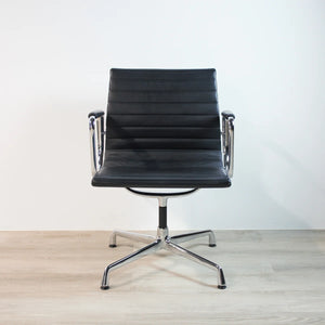 Vitra Alu-Chair EA 108 Leder, schwarz